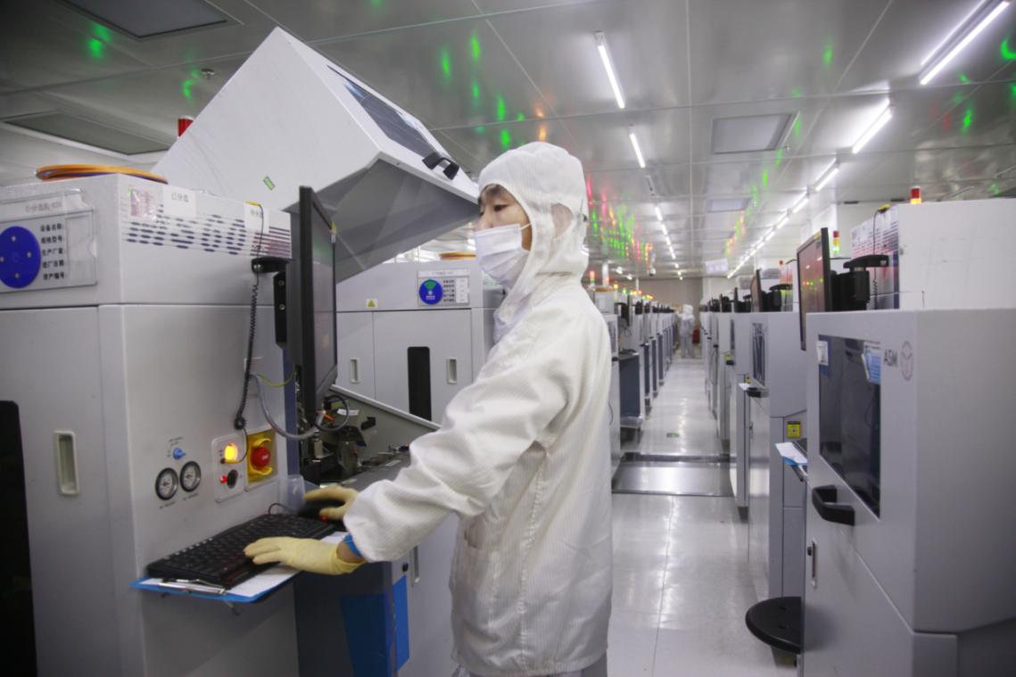 华磊光电生产车间图片01